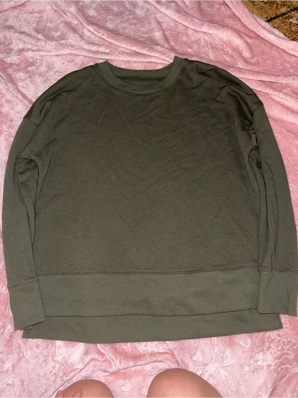Time and Tru Olive Crewneck Sweatshirt